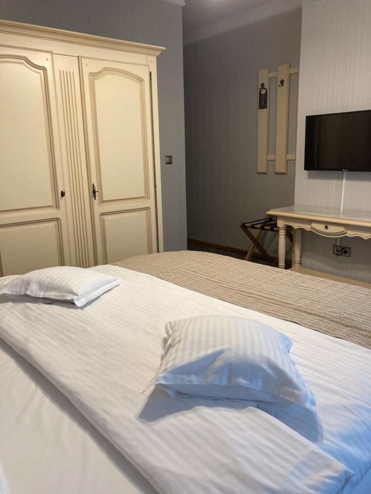 Hotel Roser House Boutique - Pe Malul Lacului Colibita Room photo
